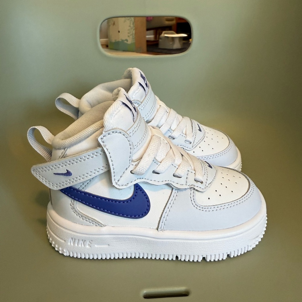 EUC Nike Court Borough Mid 2